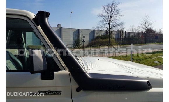 Buy Import Toyota Land Cruiser White Car in Import - Dubai in Adrar Buy Import Toyota Land Cruiser White Car in Import - Dubai in Adrar