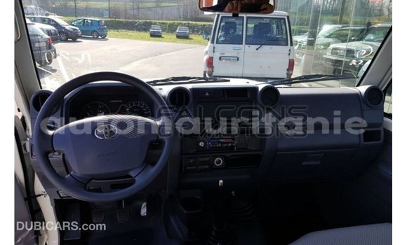 Buy Import Toyota Land Cruiser White Car in Import - Dubai in Adrar Buy Import Toyota Land Cruiser White Car in Import - Dubai in Adrar