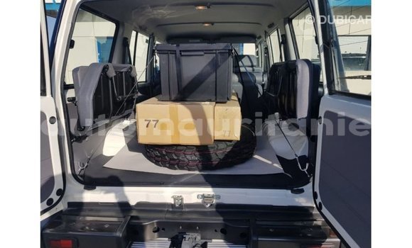 Acheter Import Voiture Toyota Land Cruiser Blanc à Import - Dubai, Adrar Acheter Import Voiture Toyota Land Cruiser Blanc à Import - Dubai, Adrar