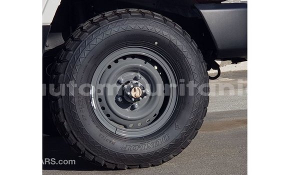 Acheter Import Voiture Toyota Land Cruiser Blanc à Import - Dubai, Adrar Acheter Import Voiture Toyota Land Cruiser Blanc à Import - Dubai, Adrar