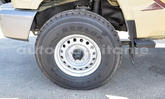 Acheter Import Voiture Toyota Land Cruiser Beige à Import - Dubai, Adrar Acheter Import Voiture Toyota Land Cruiser Beige à Import - Dubai, Adrar