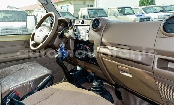 Acheter Import Voiture Toyota Land Cruiser Beige à Import - Dubai, Adrar Acheter Import Voiture Toyota Land Cruiser Beige à Import - Dubai, Adrar