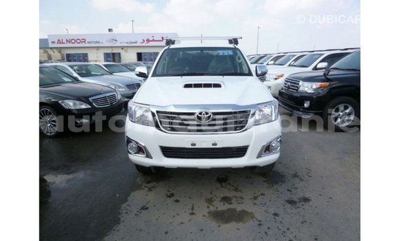 Acheter Import Voiture Toyota Hilux Blanc à Import - Dubai, Adrar Acheter Import Voiture Toyota Hilux Blanc à Import - Dubai, Adrar