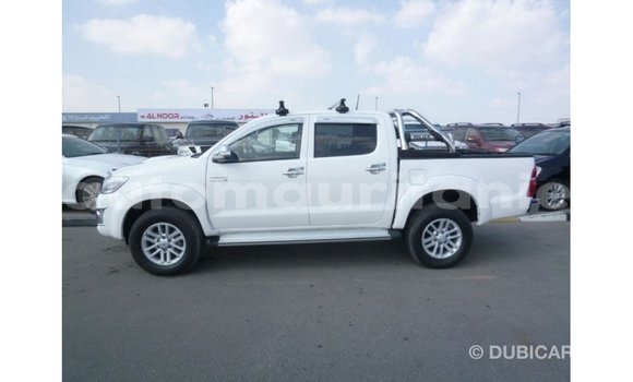 Acheter Import Voiture Toyota Hilux Blanc à Import - Dubai, Adrar Acheter Import Voiture Toyota Hilux Blanc à Import - Dubai, Adrar