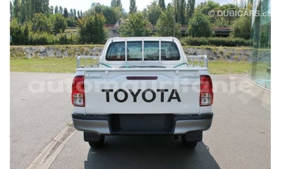 Buy Import Toyota Hilux White Car in Import - Dubai in Adrar Buy Import Toyota Hilux White Car in Import - Dubai in Adrar
