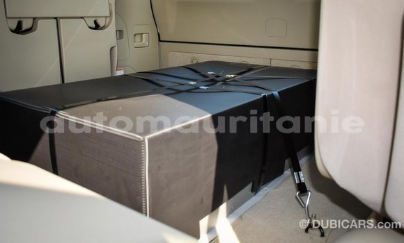 Acheter Import Voiture Toyota Land Cruiser Blanc à Import - Dubai, Adrar Acheter Import Voiture Toyota Land Cruiser Blanc à Import - Dubai, Adrar