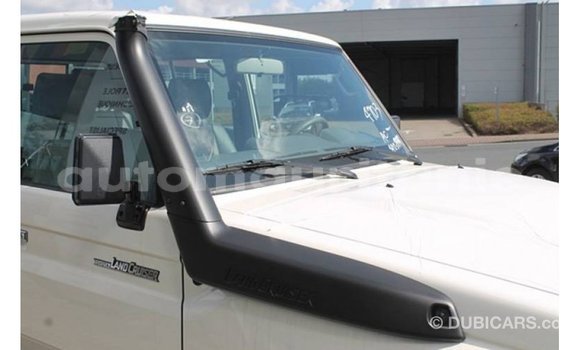Acheter Import Voiture Toyota Land Cruiser Blanc à Import - Dubai, Adrar Acheter Import Voiture Toyota Land Cruiser Blanc à Import - Dubai, Adrar