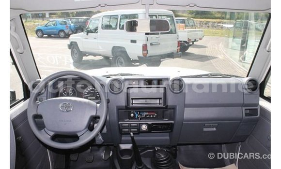 Acheter Import Voiture Toyota Land Cruiser Blanc à Import - Dubai, Adrar Acheter Import Voiture Toyota Land Cruiser Blanc à Import - Dubai, Adrar