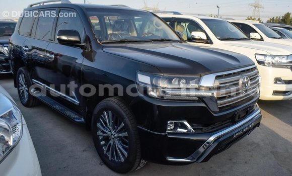 Acheter Import Voiture Toyota Land Cruiser Noir à Import - Dubai, Adrar Acheter Import Voiture Toyota Land Cruiser Noir à Import - Dubai, Adrar