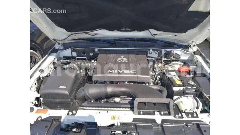 Big with watermark mitsubishi pajero adrar import dubai 3304