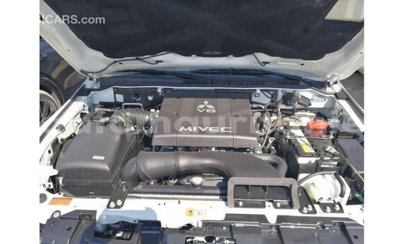 Buy Import Mitsubishi Pajero White Car in Import - Dubai in Adrar Buy Import Mitsubishi Pajero White Car in Import - Dubai in Adrar