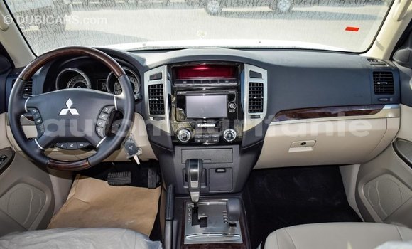 Acheter Import Voiture Mitsubishi Pajero Blanc à Import - Dubai, Adrar Acheter Import Voiture Mitsubishi Pajero Blanc à Import - Dubai, Adrar