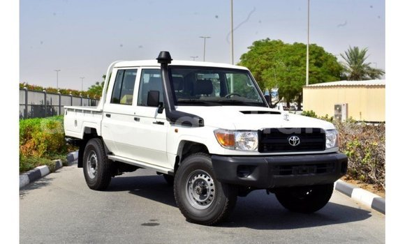 Buy Import Toyota Land Cruiser White Car in Import - Dubai in Adrar Buy Import Toyota Land Cruiser White Car in Import - Dubai in Adrar