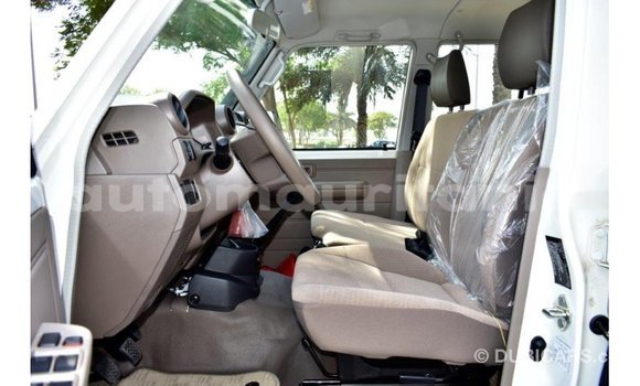 Buy Import Toyota Land Cruiser White Car in Import - Dubai in Adrar Buy Import Toyota Land Cruiser White Car in Import - Dubai in Adrar