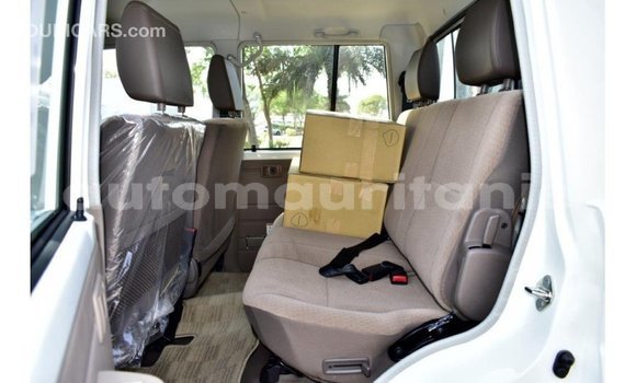 Buy Import Toyota Land Cruiser White Car in Import - Dubai in Adrar Buy Import Toyota Land Cruiser White Car in Import - Dubai in Adrar