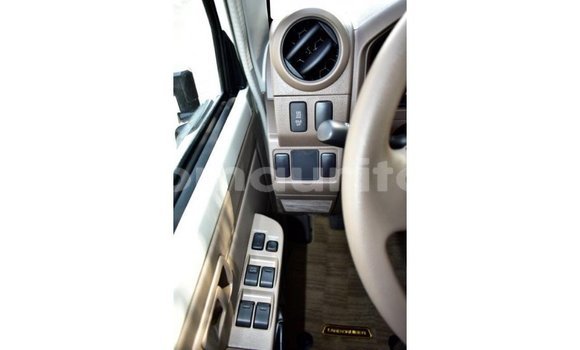 Buy Import Toyota Land Cruiser White Car in Import - Dubai in Adrar Buy Import Toyota Land Cruiser White Car in Import - Dubai in Adrar