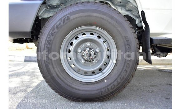 Buy Import Toyota Land Cruiser White Car in Import - Dubai in Adrar Buy Import Toyota Land Cruiser White Car in Import - Dubai in Adrar