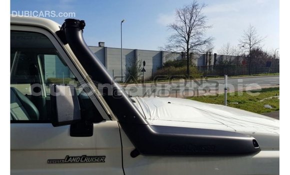 Acheter Import Voiture Toyota Land Cruiser Blanc à Import - Dubai, Adrar Acheter Import Voiture Toyota Land Cruiser Blanc à Import - Dubai, Adrar