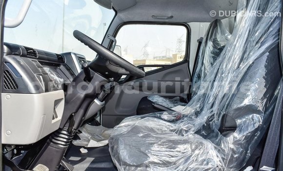 Acheter Import Voiture Mitsubishi Carisma Blanc à Import - Dubai, Adrar Acheter Import Voiture Mitsubishi Carisma Blanc à Import - Dubai, Adrar