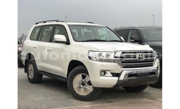 Buy Import Toyota Land Cruiser White Car in Import - Dubai in Adrar Buy Import Toyota Land Cruiser White Car in Import - Dubai in Adrar