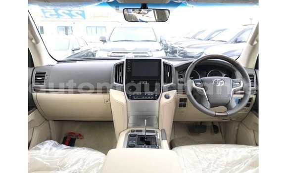 Buy Import Toyota Land Cruiser White Car in Import - Dubai in Adrar Buy Import Toyota Land Cruiser White Car in Import - Dubai in Adrar