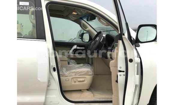 Buy Import Toyota Land Cruiser White Car in Import - Dubai in Adrar Buy Import Toyota Land Cruiser White Car in Import - Dubai in Adrar