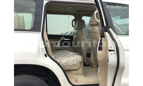 Buy Import Toyota Land Cruiser White Car in Import - Dubai in Adrar Buy Import Toyota Land Cruiser White Car in Import - Dubai in Adrar