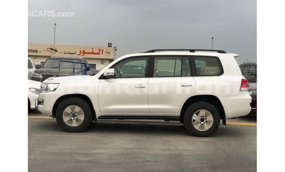 Buy Import Toyota Land Cruiser White Car in Import - Dubai in Adrar Buy Import Toyota Land Cruiser White Car in Import - Dubai in Adrar