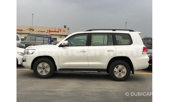 Acheter Import Voiture Toyota Land Cruiser Blanc à Import - Dubai, Adrar Acheter Import Voiture Toyota Land Cruiser Blanc à Import - Dubai, Adrar