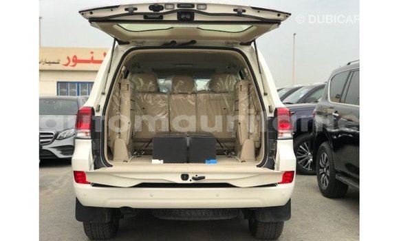 Acheter Import Voiture Toyota Land Cruiser Blanc à Import - Dubai, Adrar Acheter Import Voiture Toyota Land Cruiser Blanc à Import - Dubai, Adrar