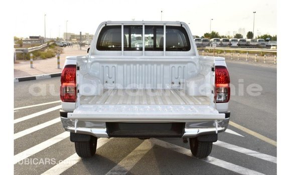 Buy Import Toyota Hilux White Car in Import - Dubai in Adrar Buy Import Toyota Hilux White Car in Import - Dubai in Adrar