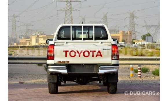 Buy Import Toyota Hilux White Car in Import - Dubai in Adrar Buy Import Toyota Hilux White Car in Import - Dubai in Adrar