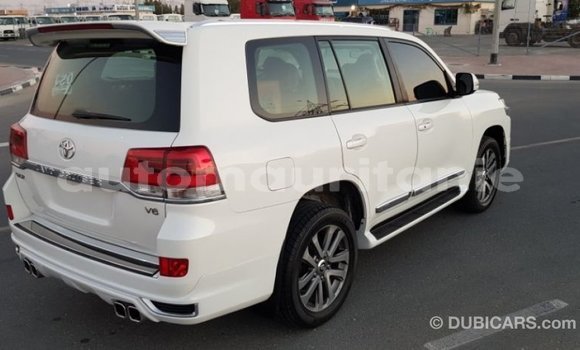 Acheter Import Voiture Toyota Land Cruiser Blanc à Import - Dubai, Adrar Acheter Import Voiture Toyota Land Cruiser Blanc à Import - Dubai, Adrar