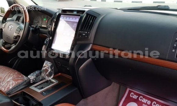 Acheter Import Voiture Toyota Land Cruiser Blanc à Import - Dubai, Adrar Acheter Import Voiture Toyota Land Cruiser Blanc à Import - Dubai, Adrar