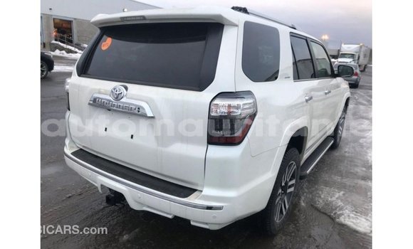 Acheter Import Utilitaire Toyota HiAce Blanc à Import - Dubai, Adrar Acheter Import Utilitaire Toyota HiAce Blanc à Import - Dubai, Adrar