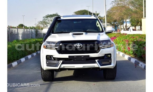 Buy Import Toyota Land Cruiser White Car in Import - Dubai in Adrar Buy Import Toyota Land Cruiser White Car in Import - Dubai in Adrar