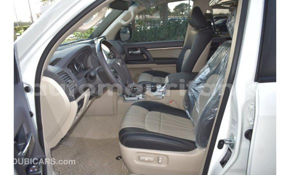 Buy Import Toyota Land Cruiser White Car in Import - Dubai in Adrar Buy Import Toyota Land Cruiser White Car in Import - Dubai in Adrar