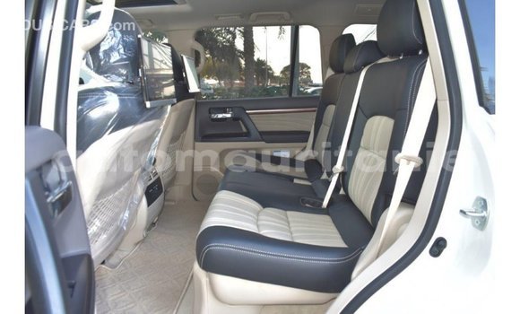 Buy Import Toyota Land Cruiser White Car in Import - Dubai in Adrar Buy Import Toyota Land Cruiser White Car in Import - Dubai in Adrar