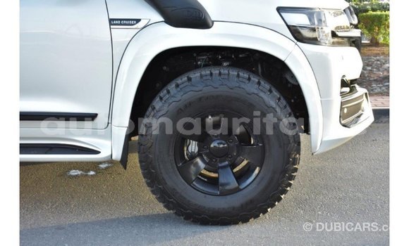 Buy Import Toyota Land Cruiser White Car in Import - Dubai in Adrar Buy Import Toyota Land Cruiser White Car in Import - Dubai in Adrar