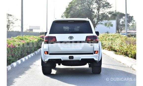 Buy Import Toyota Land Cruiser White Car in Import - Dubai in Adrar Buy Import Toyota Land Cruiser White Car in Import - Dubai in Adrar