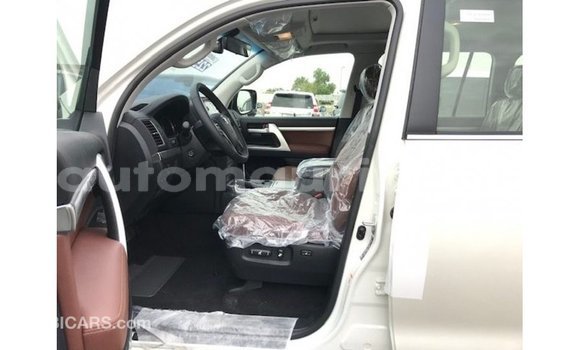 Acheter Import Voiture Toyota Land Cruiser Blanc à Import - Dubai, Adrar Acheter Import Voiture Toyota Land Cruiser Blanc à Import - Dubai, Adrar