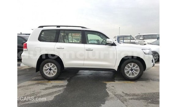 Acheter Import Voiture Toyota Land Cruiser Blanc à Import - Dubai, Adrar Acheter Import Voiture Toyota Land Cruiser Blanc à Import - Dubai, Adrar