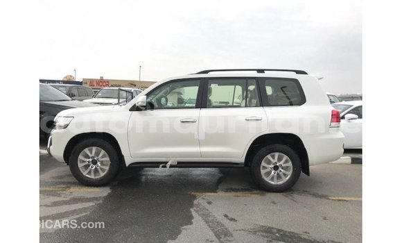 Acheter Import Voiture Toyota Land Cruiser Blanc à Import - Dubai, Adrar Acheter Import Voiture Toyota Land Cruiser Blanc à Import - Dubai, Adrar