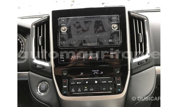 Acheter Import Voiture Toyota Land Cruiser Blanc à Import - Dubai, Adrar Acheter Import Voiture Toyota Land Cruiser Blanc à Import - Dubai, Adrar
