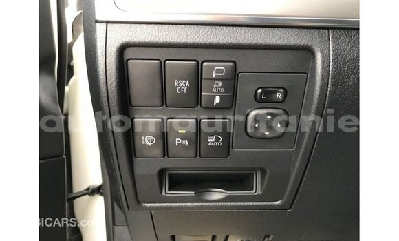 Acheter Import Voiture Toyota Land Cruiser Blanc à Import - Dubai, Adrar Acheter Import Voiture Toyota Land Cruiser Blanc à Import - Dubai, Adrar