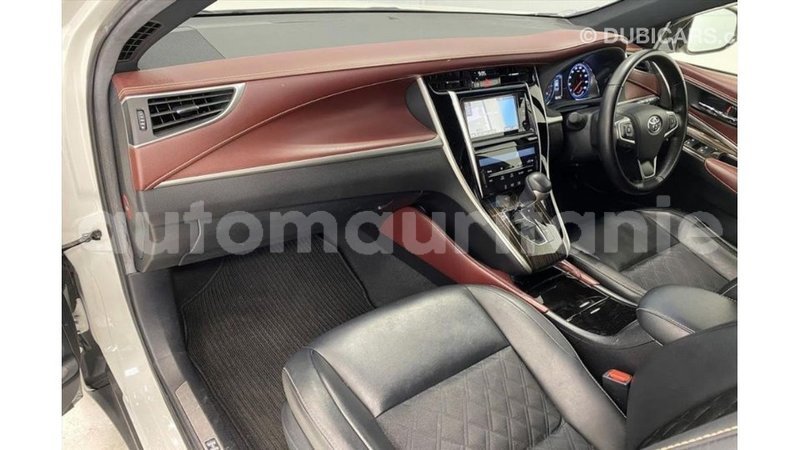 Big with watermark toyota harrier adrar import dubai 3342