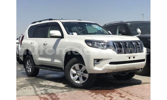 Acheter Import Voiture Toyota Prado Blanc à Import - Dubai, Adrar Acheter Import Voiture Toyota Prado Blanc à Import - Dubai, Adrar