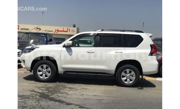 Acheter Import Voiture Toyota Prado Blanc à Import - Dubai, Adrar Acheter Import Voiture Toyota Prado Blanc à Import - Dubai, Adrar