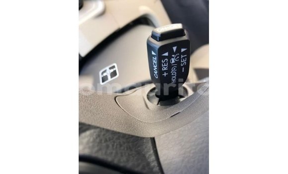 Acheter Import Voiture Toyota Prado Blanc à Import - Dubai, Adrar Acheter Import Voiture Toyota Prado Blanc à Import - Dubai, Adrar