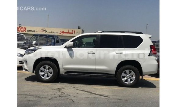 Acheter Import Voiture Toyota Prado Blanc à Import - Dubai, Adrar Acheter Import Voiture Toyota Prado Blanc à Import - Dubai, Adrar